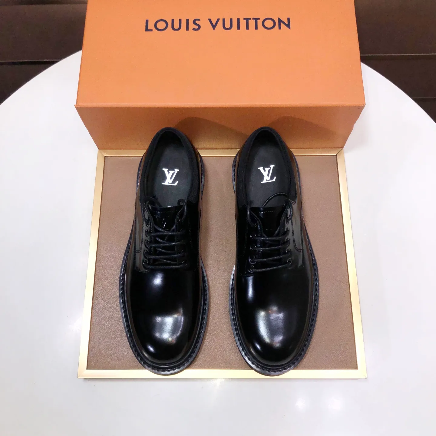 Men's men's shoes 💰660💰[LOUIS VUITTON] (original order) new style 🍀LV Louis Vuitton * - top version of LV classic leather shoes! Made of imported original single cowhide, original leather side strips and wear-resistant rubber outsole! High quality products! Code number 39-44 (38.45 customized)